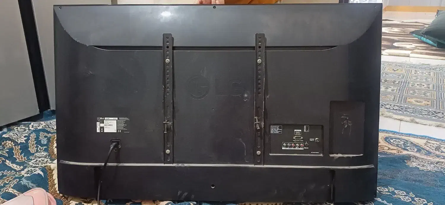 تلویزیون شکسته ال جی|تلویزیون و پروژکتور|آبادان, |دیوار