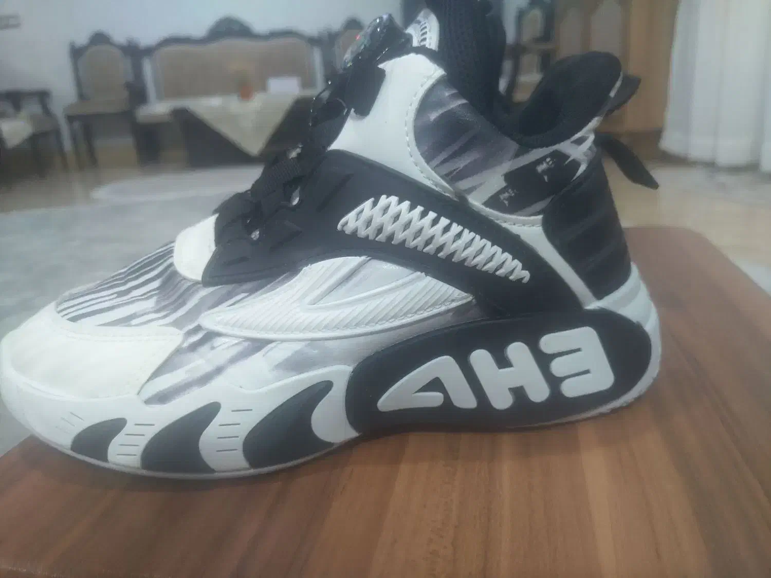 دو جفت کفش|کیف، کفش، کمربند|فاروج, |دیوار