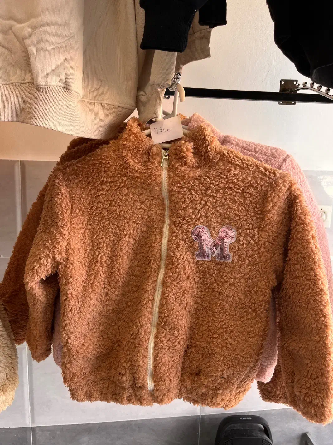 پوشاک|کفش و لباس بچه|نی‌ریز, |دیوار