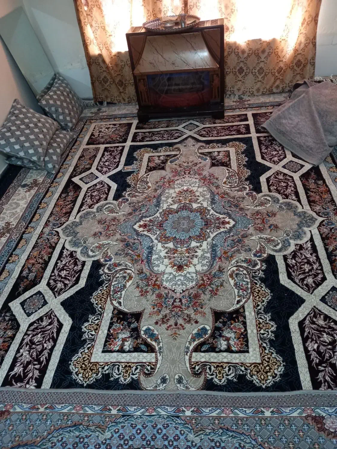 فرش زیبا۷۰۰شانه|فرش|بروجرد, |دیوار