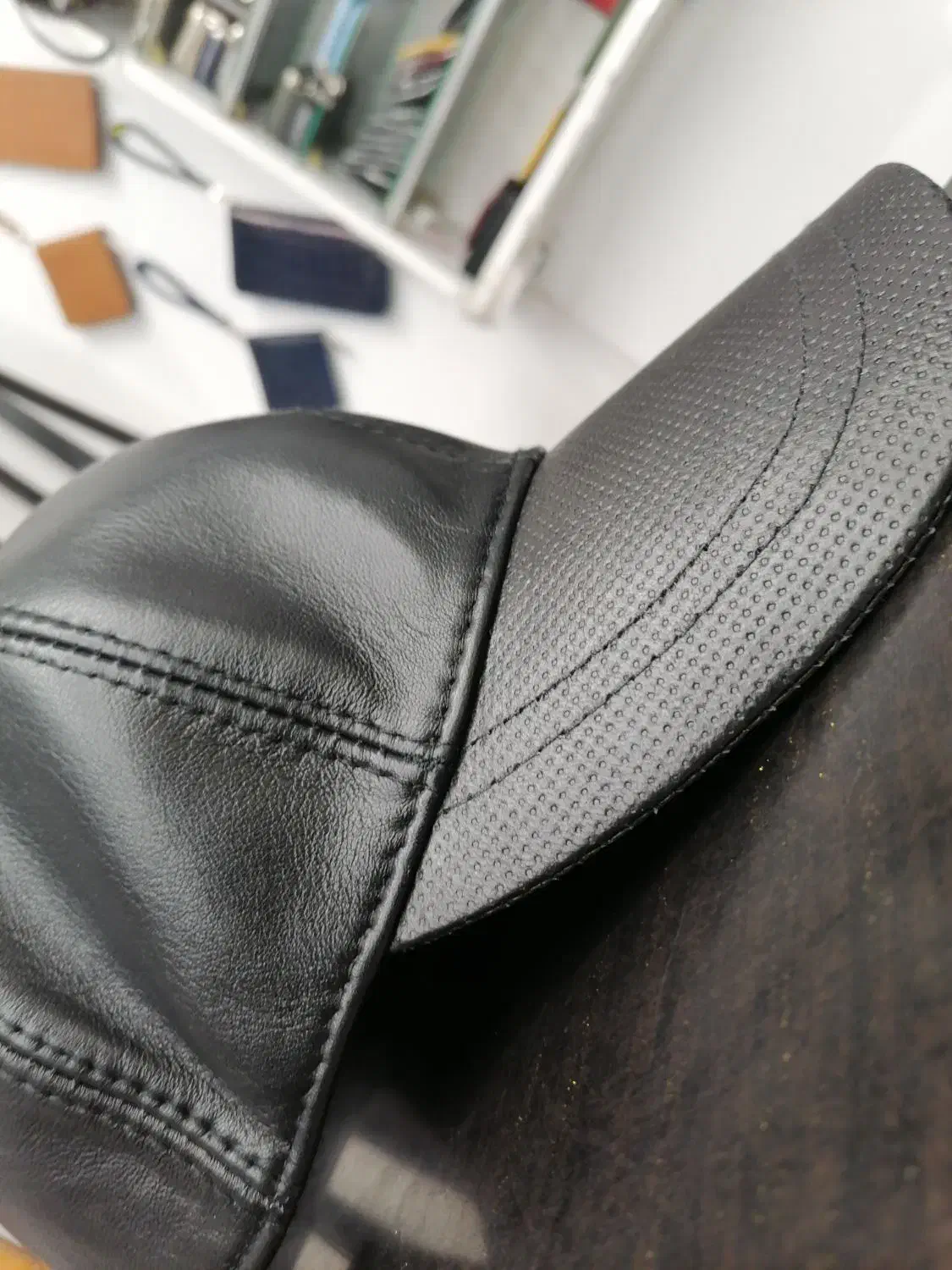 کلاه چرم|لباس|مشهد, بلال|دیوار