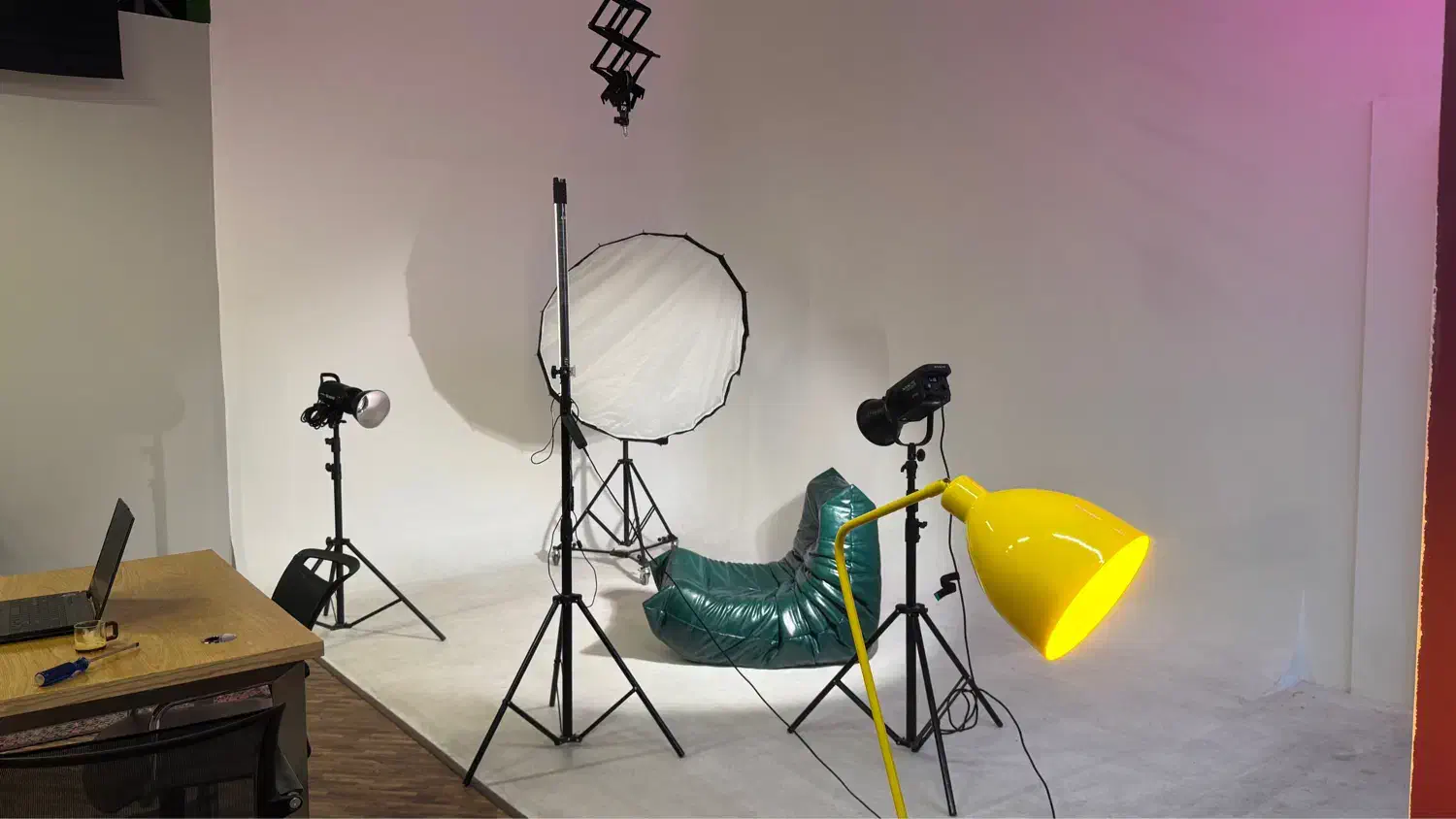 استودیو تولید محتوا ، تبلیغات ، وایت روم|اجارهٔ کوتاهمدت دفتر کار و فضای آموزشی|تهران, گلستان (شهرک راه آهن)|دیوار