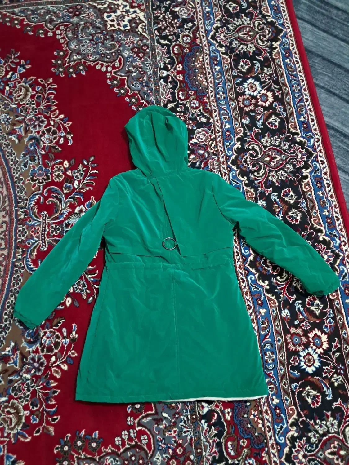 کاپشن|لباس|سلماس, |دیوار