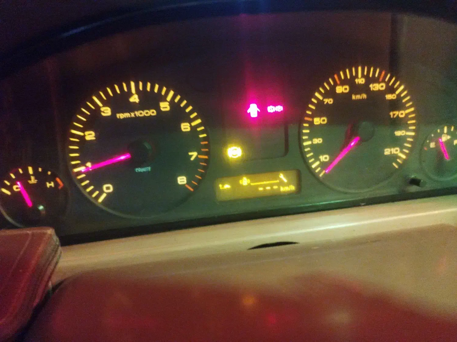 پژو 405 دوگانه شرکتی مدل 90 داخل کرم|خودرو سواری و وانت|صحنه, |دیوار