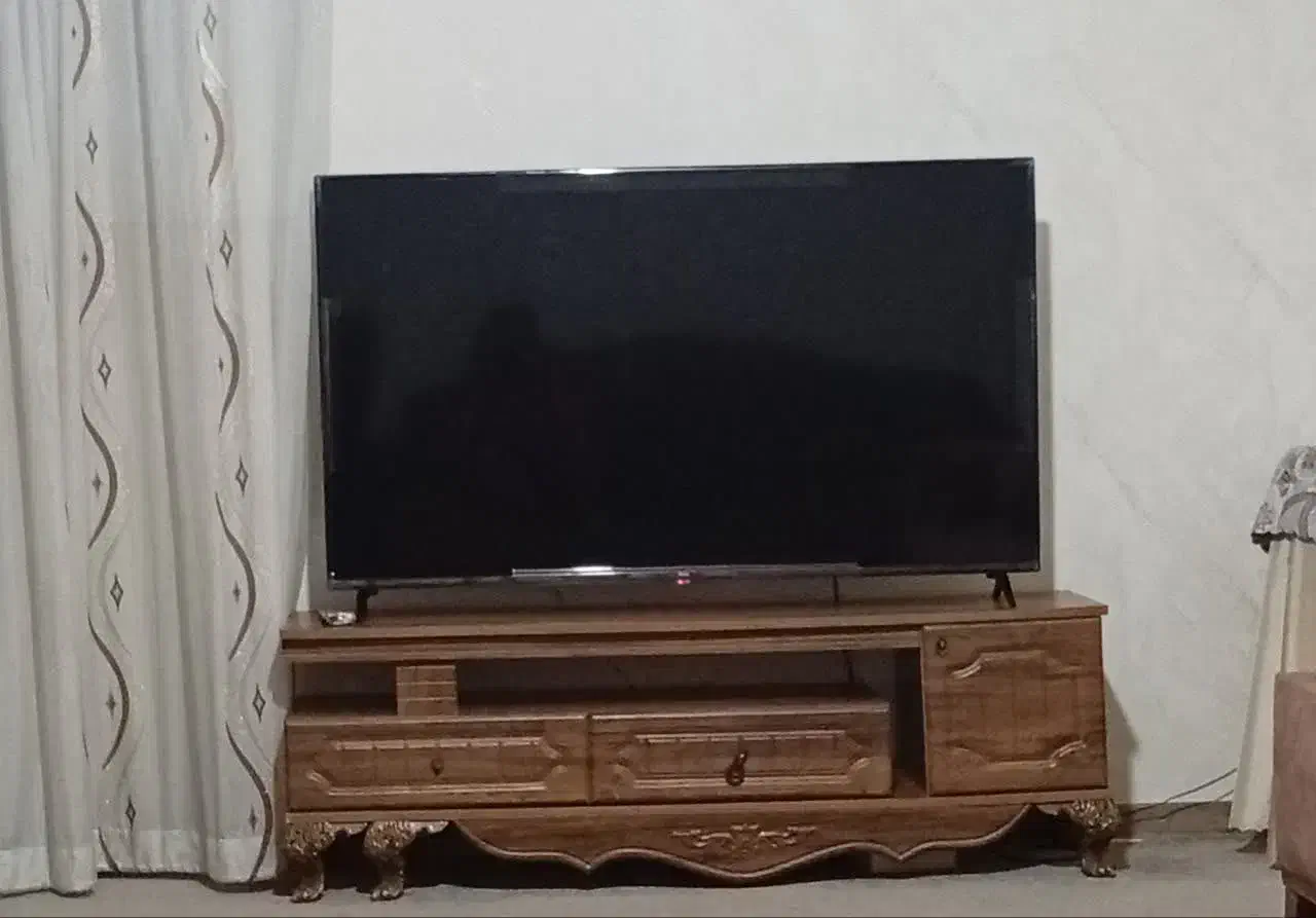 میز تی وی  دست دوم و تمیز|بوفه، ویترین، کنسول|سمنان, |دیوار