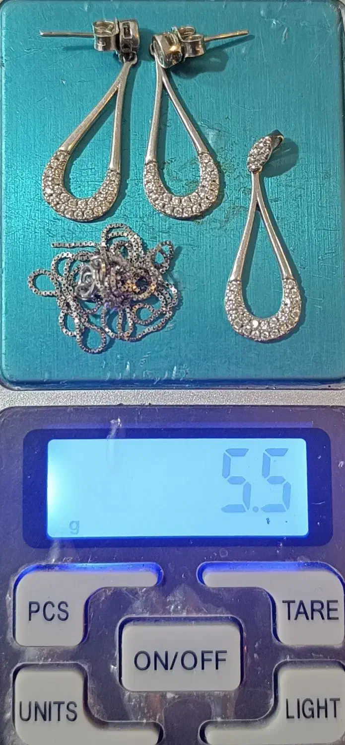 گردنبند و گوشواره نقره|جواهرات|بومهن, |دیوار