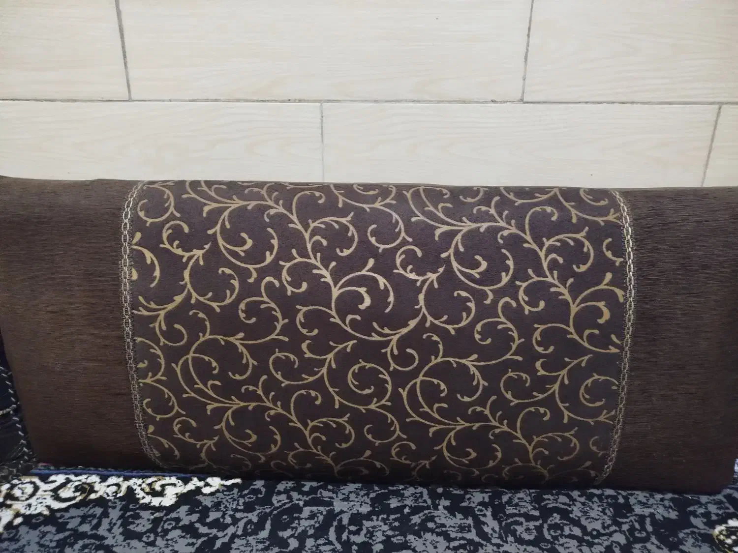 پشتی|پشتی|شیراز, کوشک میدان|دیوار