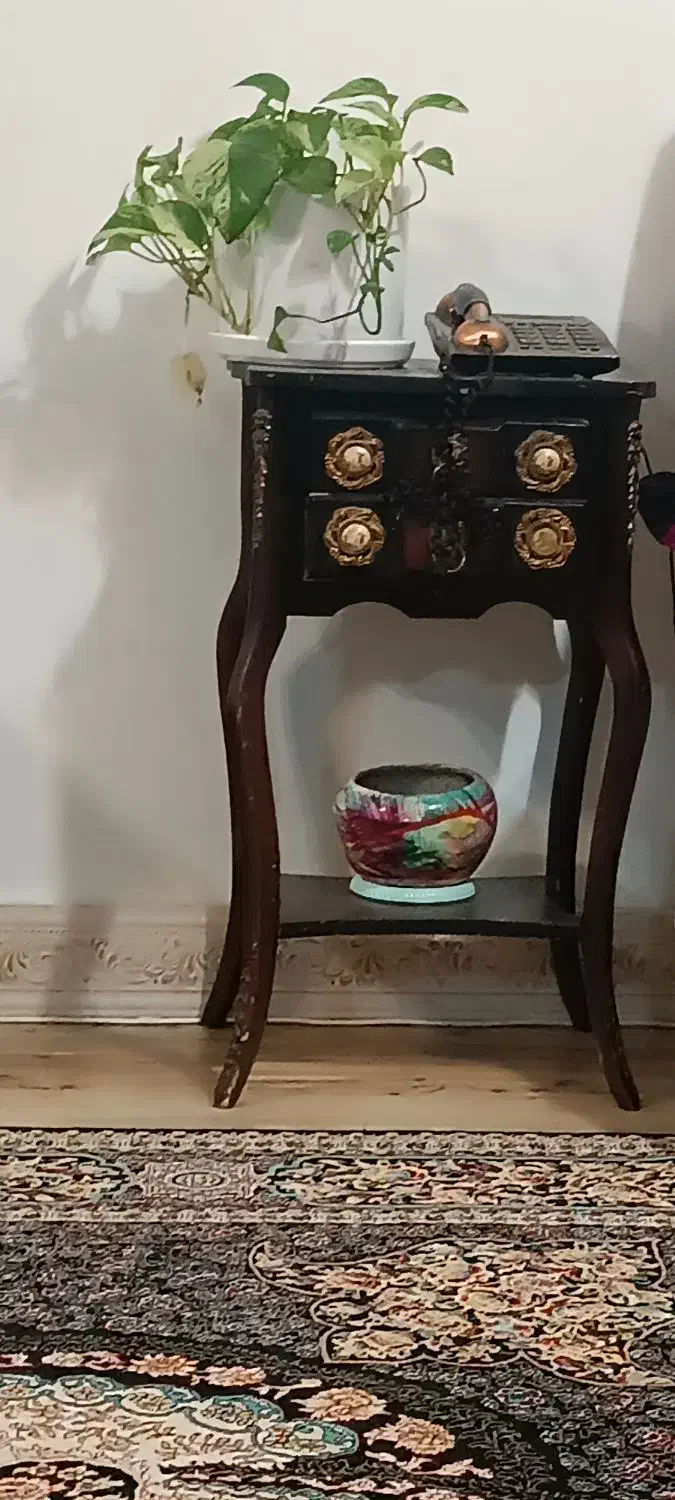 میز تلفن|میز تلفن|رشت, کوی قدس|دیوار