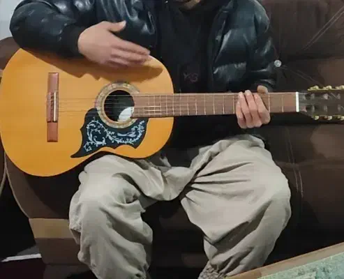 گیتار کلاسیک|گیتار، بیس، امپلیفایر|ارومیه, |دیوار