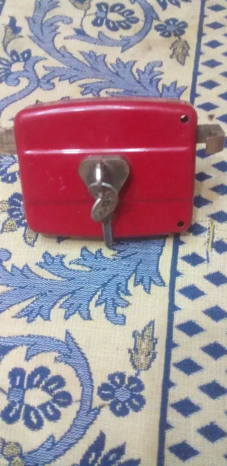 قفل در حیاطی|مصالح و تجهیزات ساختمان|قم, پشت انبار نفت|دیوار