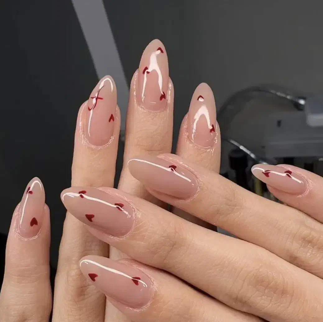 کاشت ناخن|خدمات آرایشگری و زیبایی|میانه, |دیوار