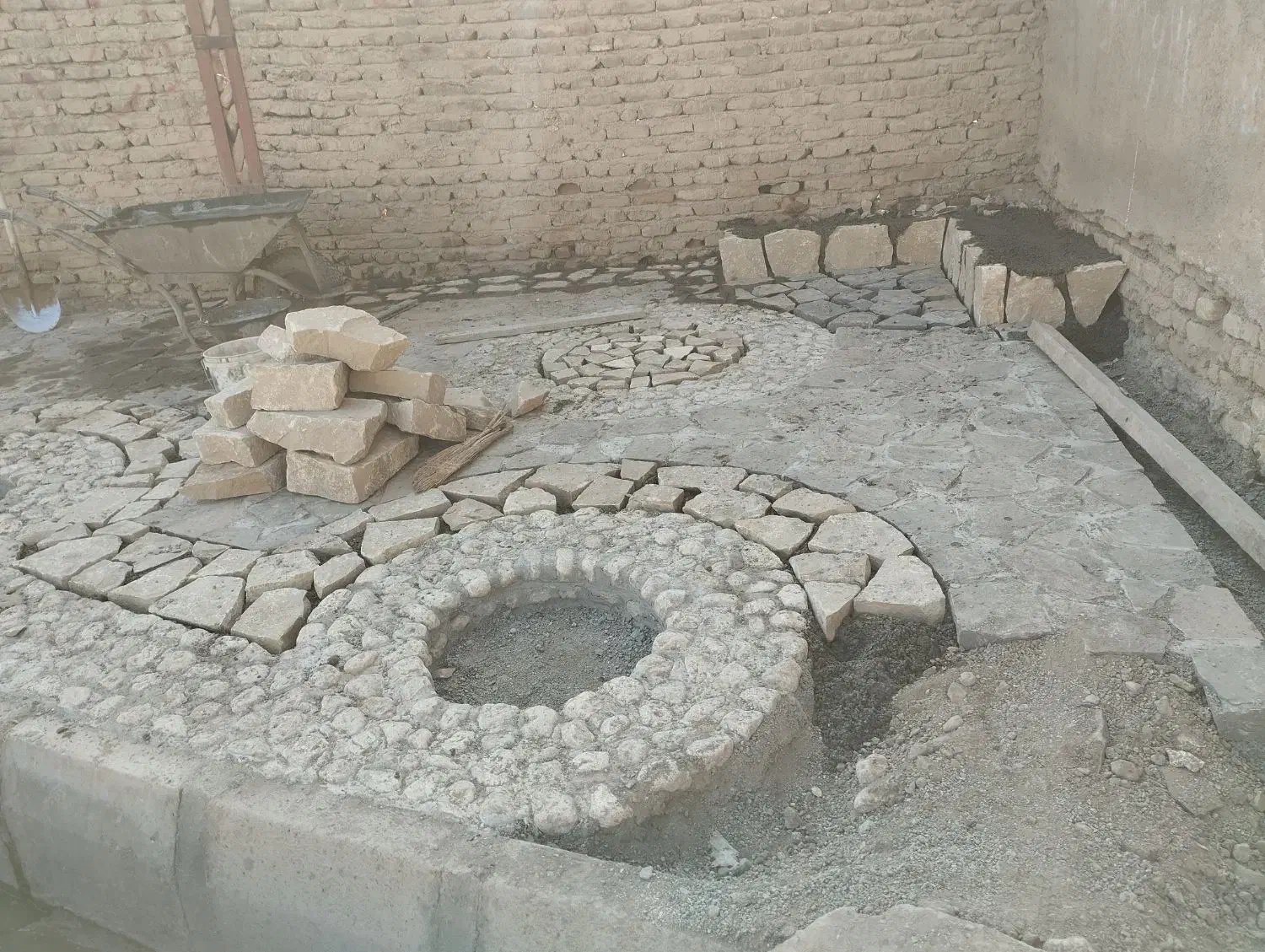 به ی کارگر ساده نیازمندیم|استخدام معماری، عمران و ساختمانی|گالیکش, |دیوار