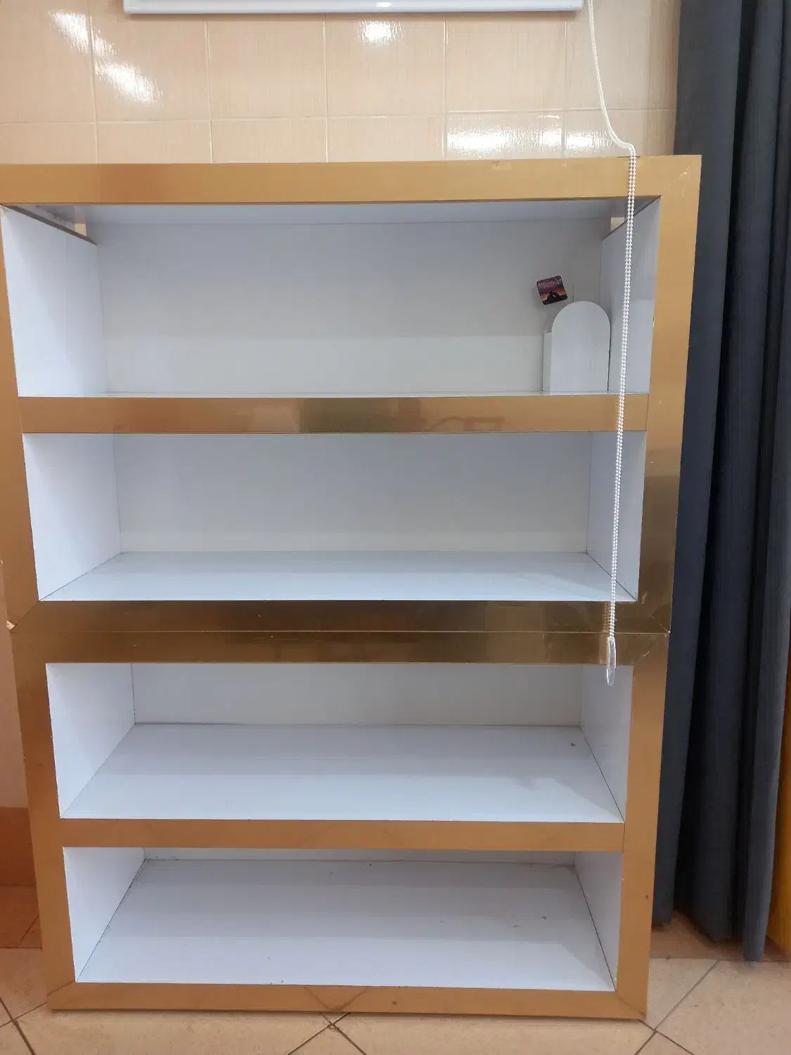 دوعدد طبقه .صندلی چرخ دار|دفتر کار|کاشان, لتحر|دیوار