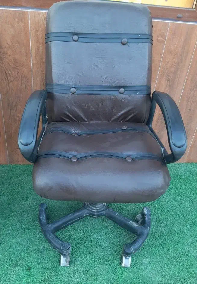 صندلی مدیریتی چرم|صندلی و نیمکت|رشت, باهنر|دیوار