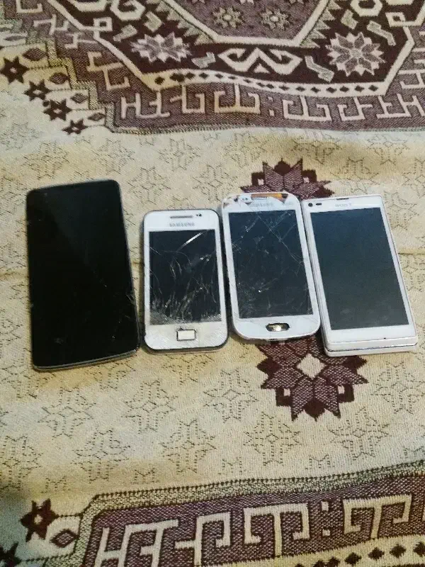 ۴عددگوش|موبایل|سنندج, |دیوار