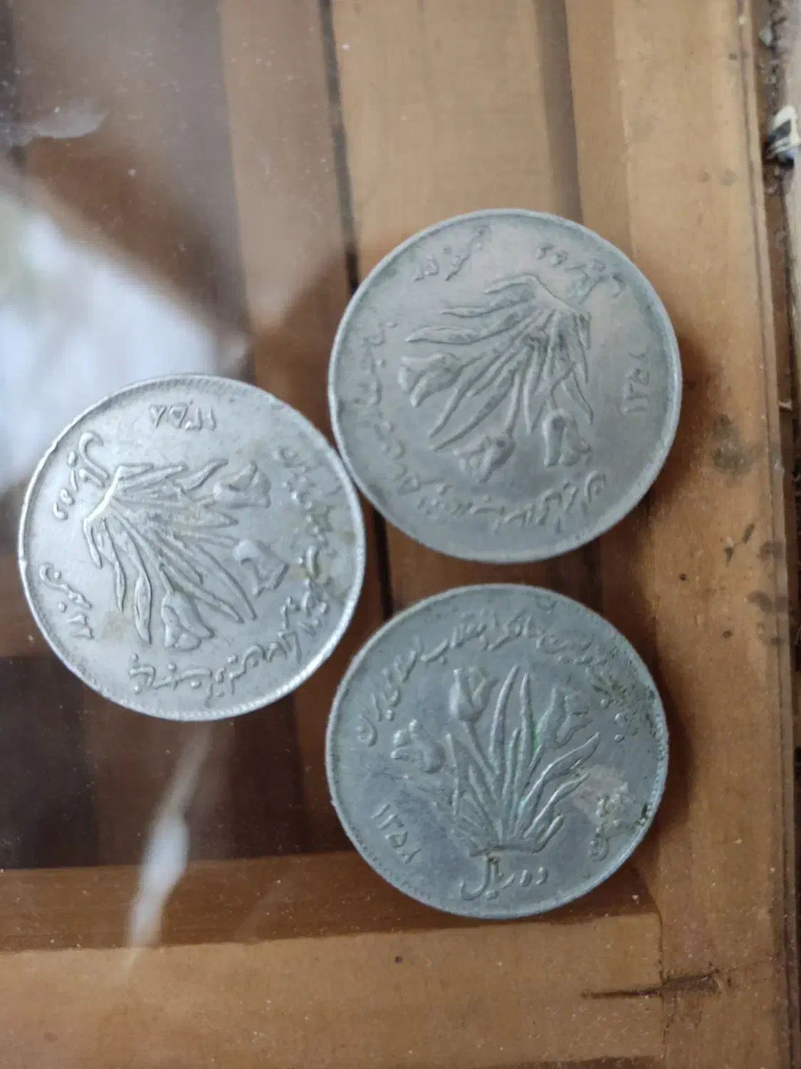 سه عدد سکه ده ریالی گل لاله|کلکسیون سکه، تمبر، اسکناس|قزوین, |دیوار