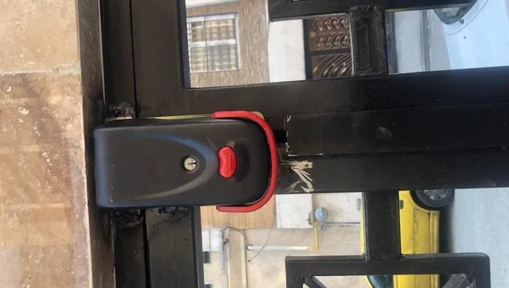 باز کردن درب کلیدسازی و قفل سازی شبانه روزی سیار|خدمات پیشه و مهارت|قم, زنبیل آباد|دیوار