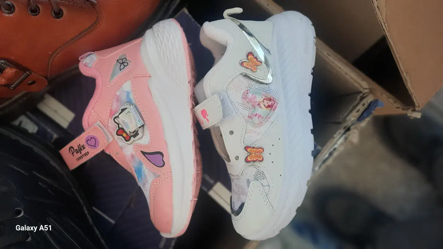 کفش|کیف، کفش، کمربند|نیشابور, شهرک جانبازان|دیوار