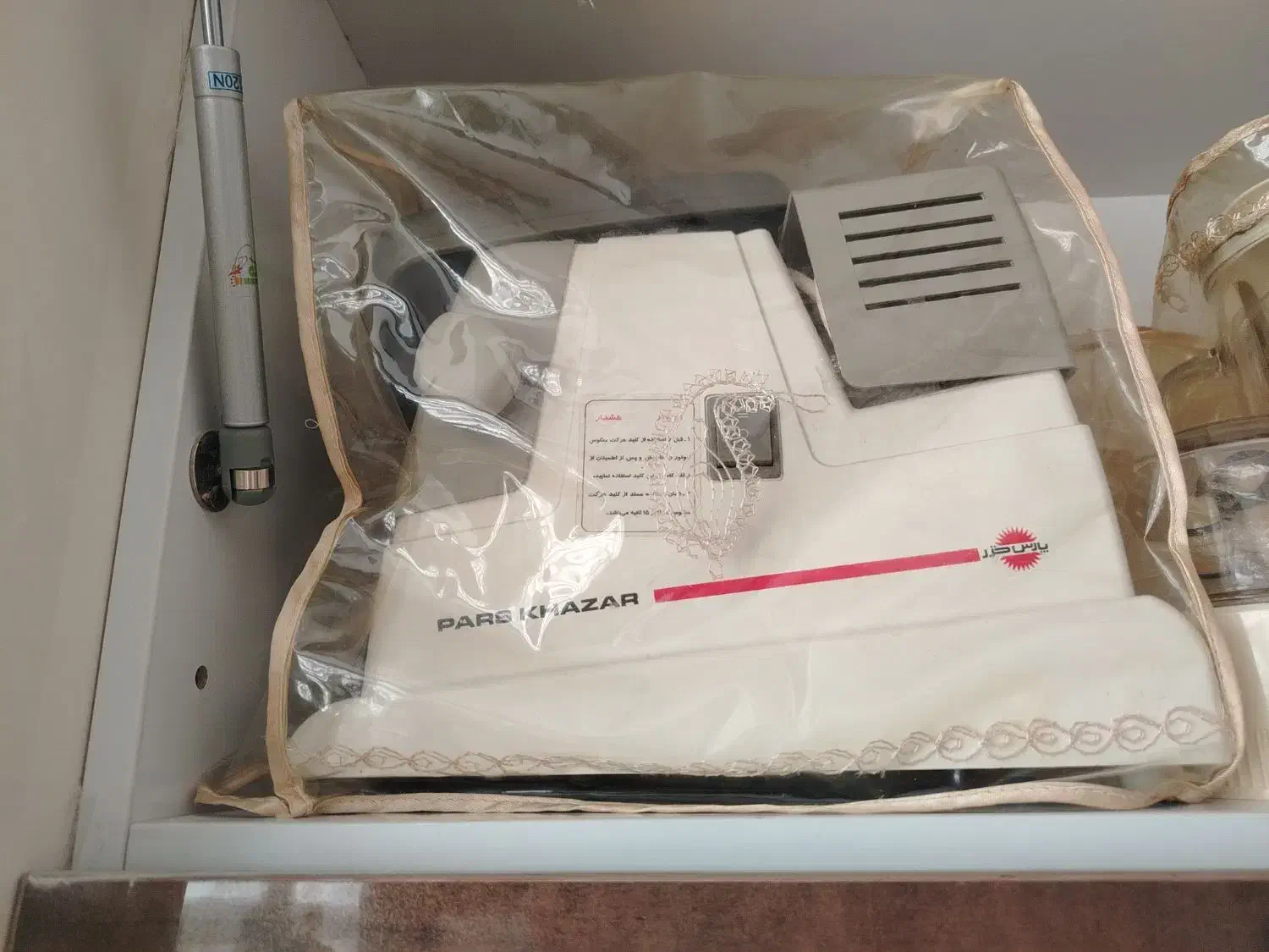 تعدادی وسیله برقی|خردکن، آسیاب، غذاساز|بیرجند, |دیوار