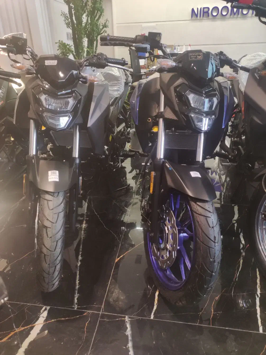 Na 180|موتورسیکلت|شیراز, شیشه‌گری|دیوار