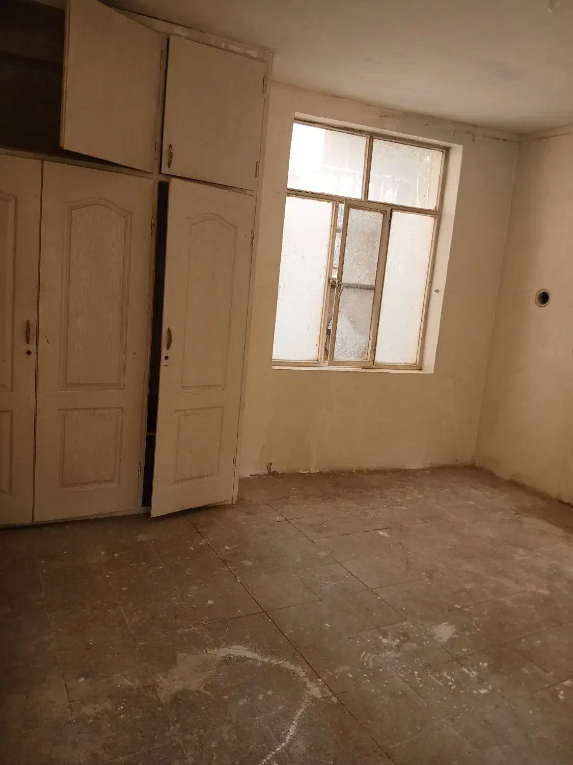 حیاط دربستی ۵۰متر ۲طبقه یک سرویس.تخلیه.