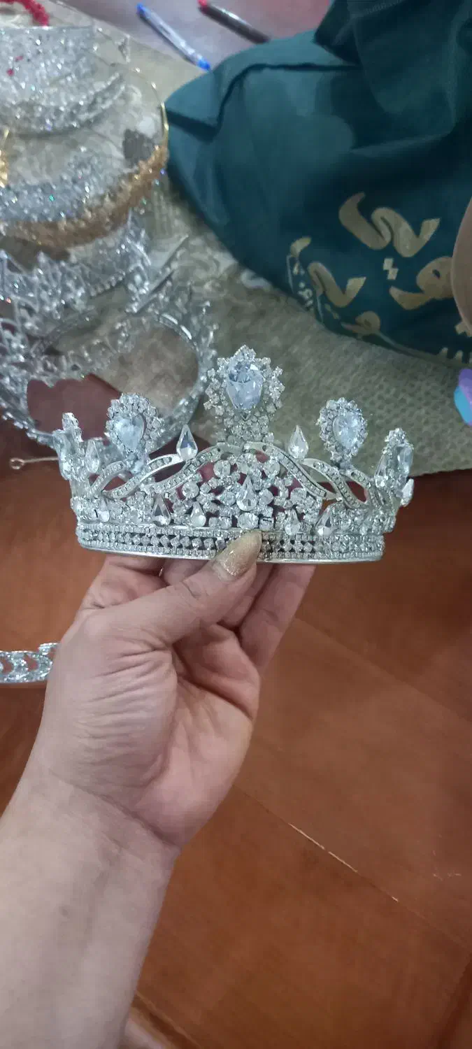 تاج|زیورآلات و اکسسوری|اهواز, فرهنگ شهر|دیوار