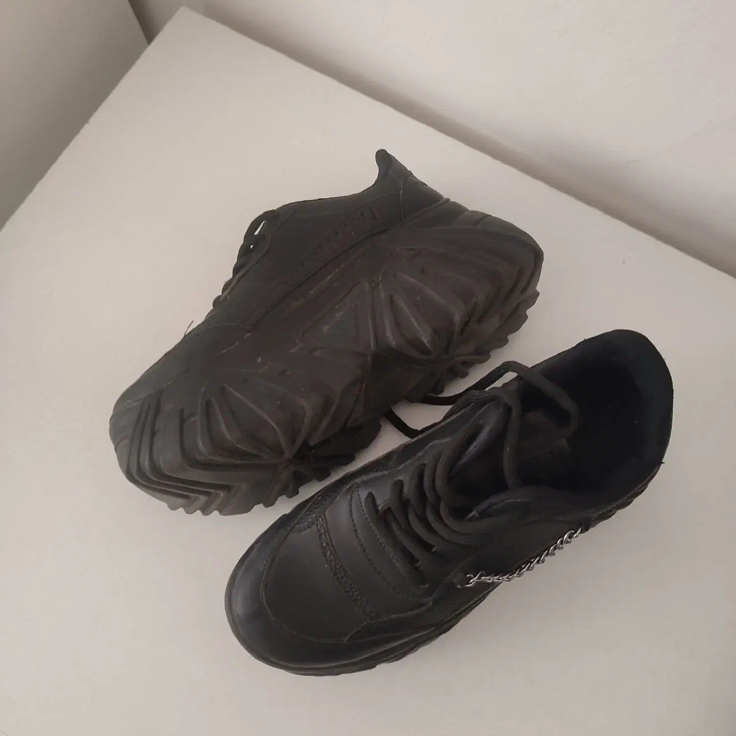 کتونی لژ دار|کیف، کفش، کمربند|فردیس, داوری|دیوار