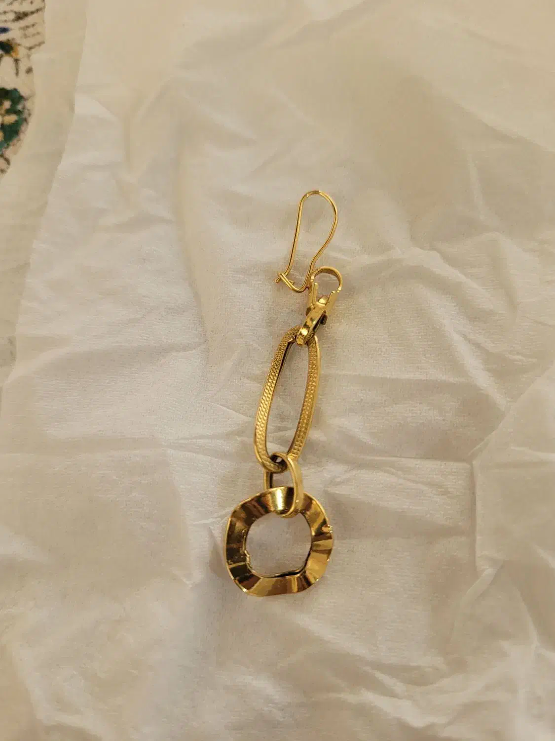 گوشواره گمشده|جواهرات|اصفهان, رهنان|دیوار