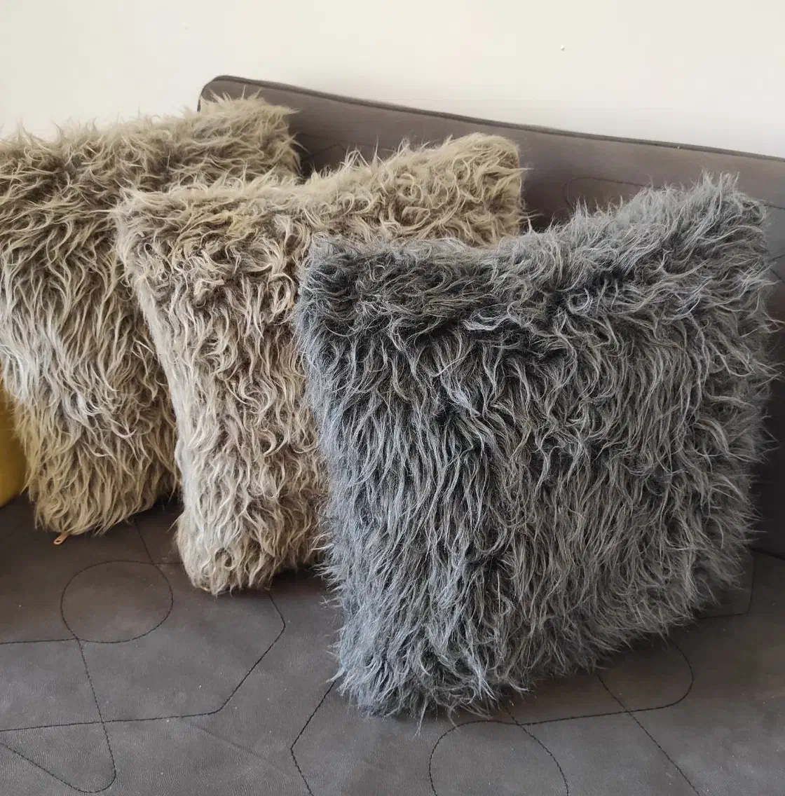 کوسن خز دار مبلی|رختخواب، بالش، پتو|شیراز, آبیاری|دیوار