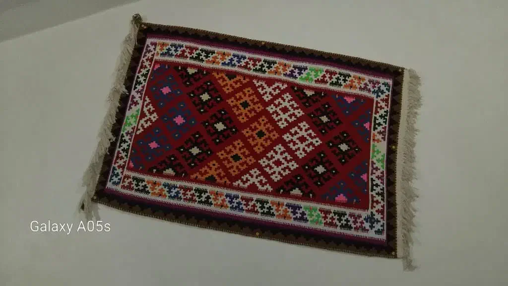 گلیم با بافت ابریشم|گلیم، جاجیم، گبه|پاتاوه, |دیوار