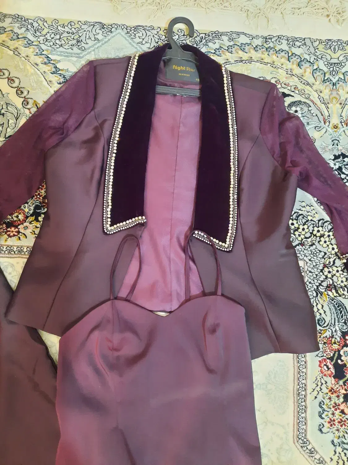 کت و دامن مجلسی نو|لباس|مشهد, مصلی (کارمندان اول)|دیوار