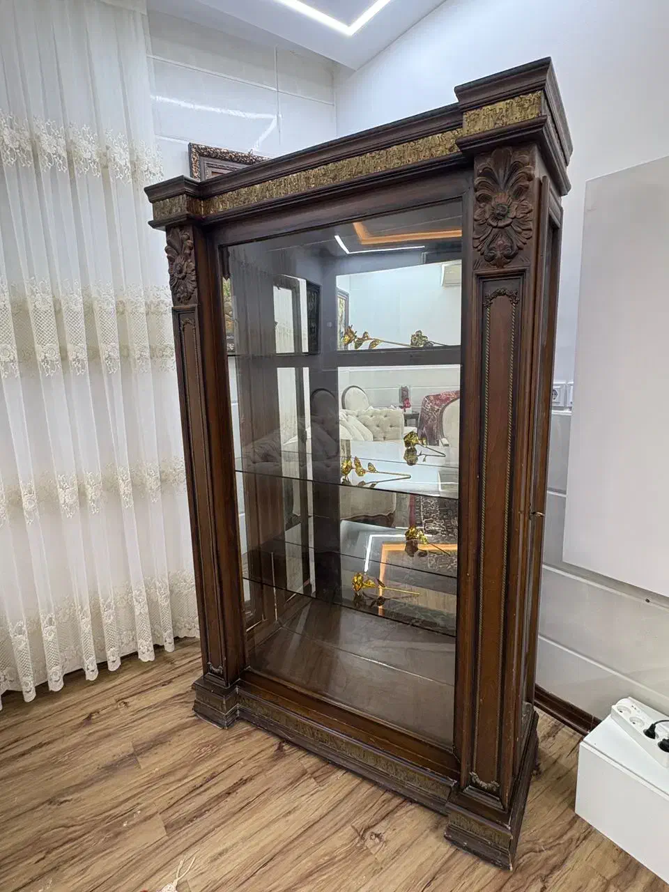 کمد ویترین کاملا سالم|بوفه، ویترین، کنسول|شهرکرد, |دیوار