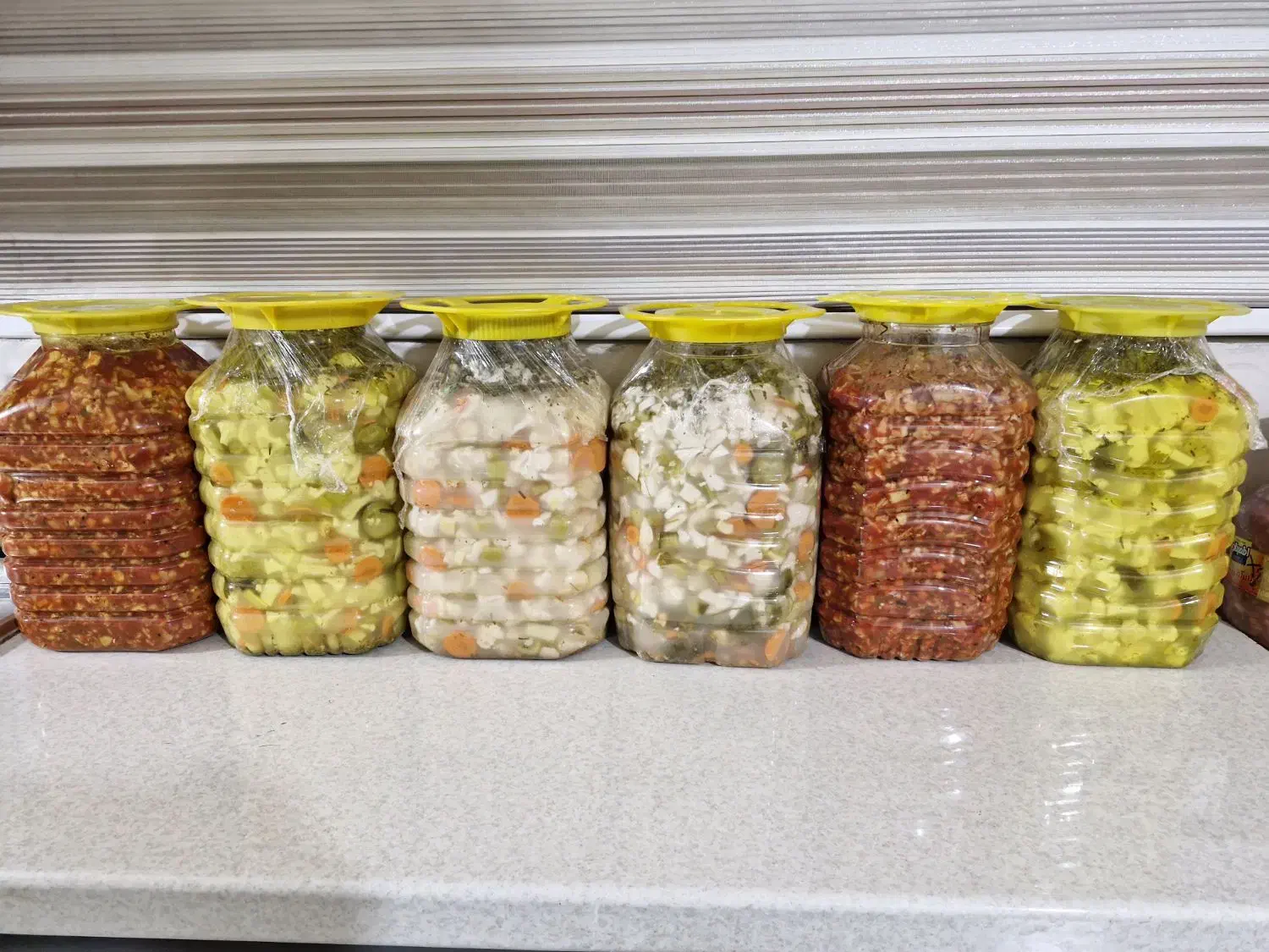 سالا فصل و شور گل کلم بصورت فله ایی|خوردنی و آشامیدنی|تهران, شهید فکوری|دیوار