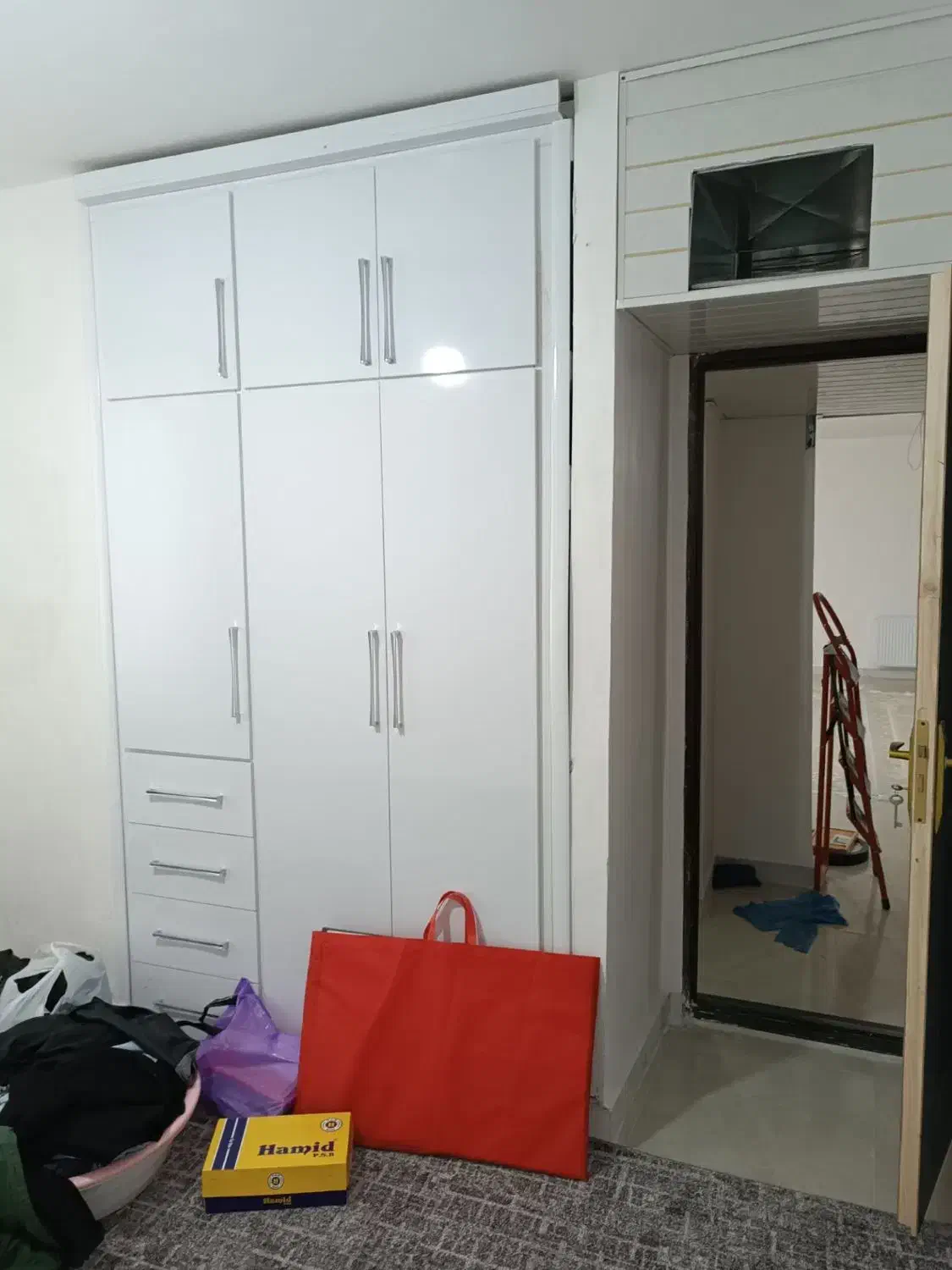 واحد فول امکانات/سند تک برگ/هفتصد دستگاه/املاک شهر|فروش آپارتمان|اسلامآباد غرب, |دیوار