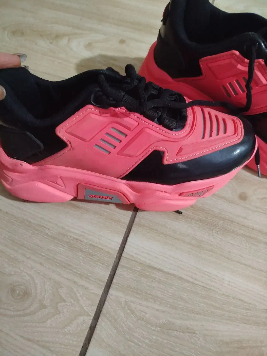 کتونی سالم درحد|کیف، کفش، کمربند|درگزین, |دیوار