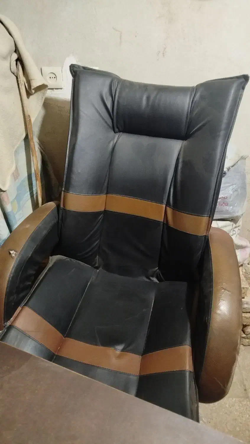 صندلی و میز|صندلی و نیمکت|قم, ولیعصر|دیوار