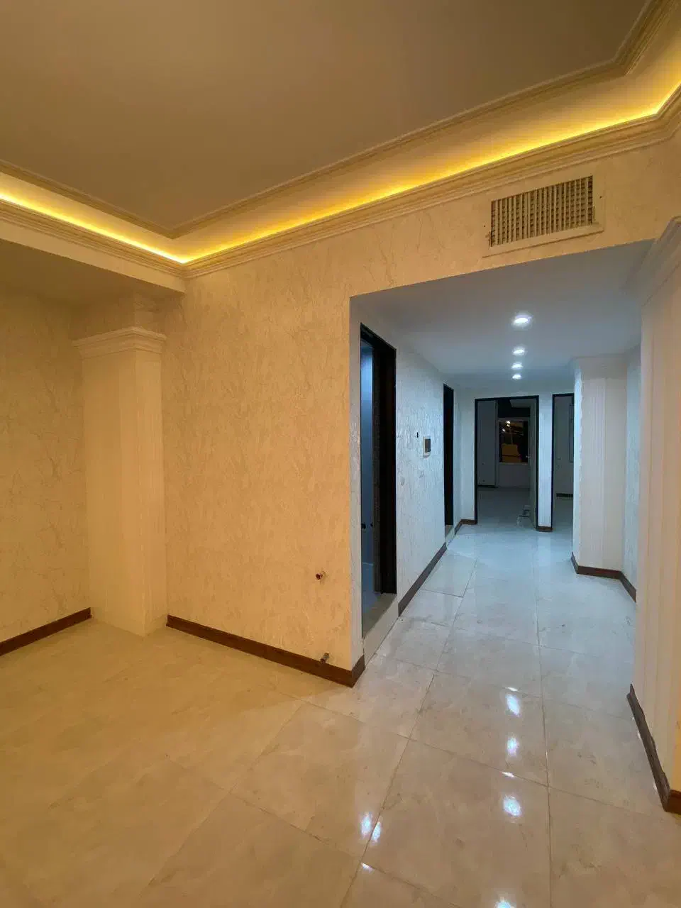 فروشواحد200متر/استادان/دوپارکینگاختصاصی/سه خوابه|فروش آپارتمان|نهاوند, |دیوار