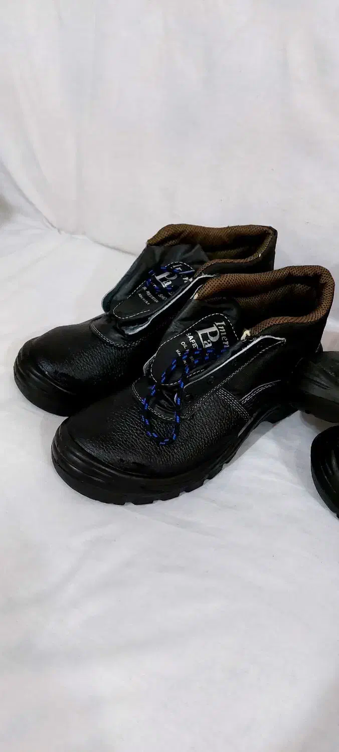 با سلام یک جفت کفش ایمنی نو نو|کیف، کفش، کمربند|شادگان, |دیوار