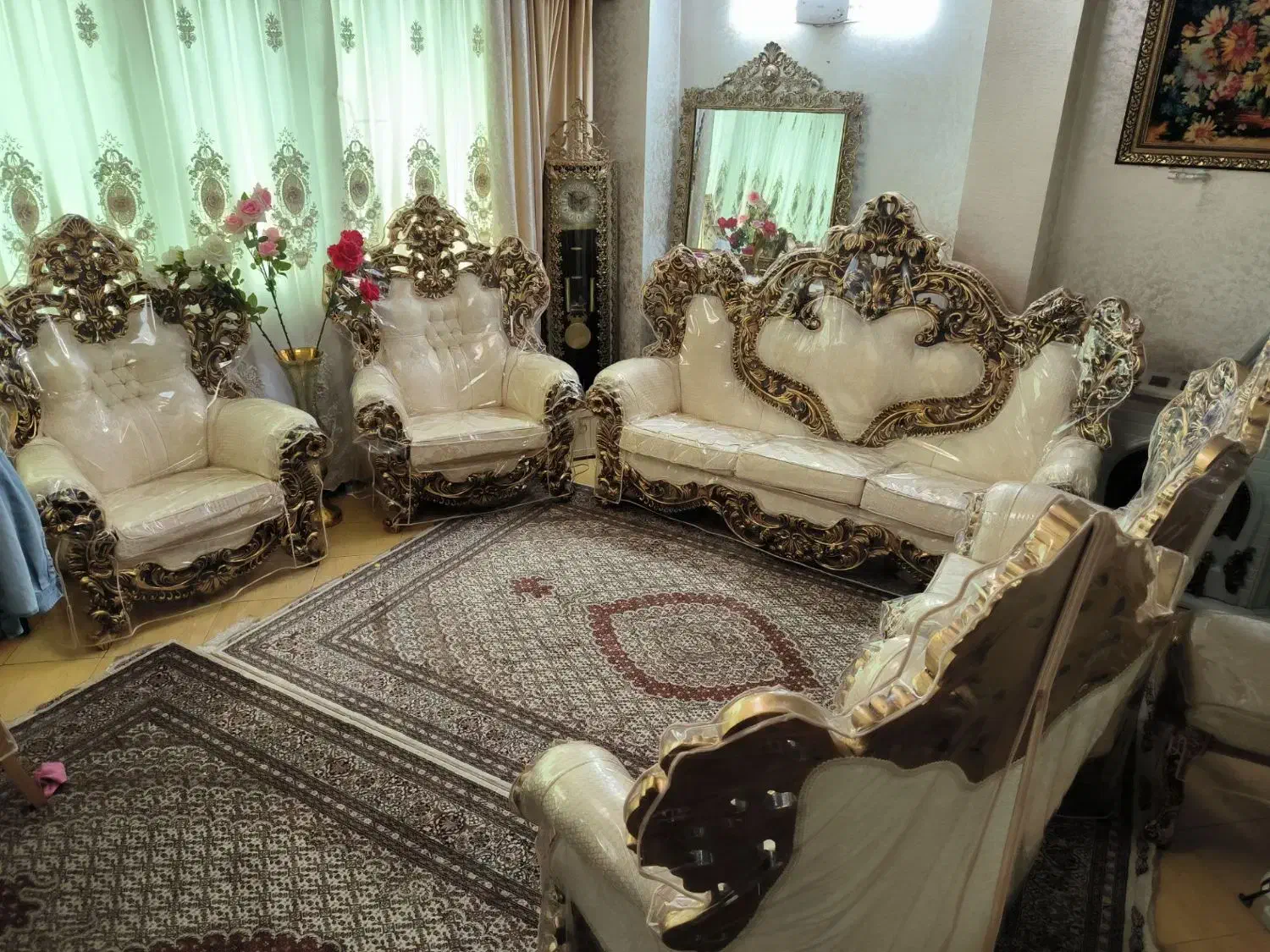 مبل سلطنتی شاه نشین و غذاخوری در حد نو هست|مبلمان خانگی و میز عسلی|خوی, |دیوار