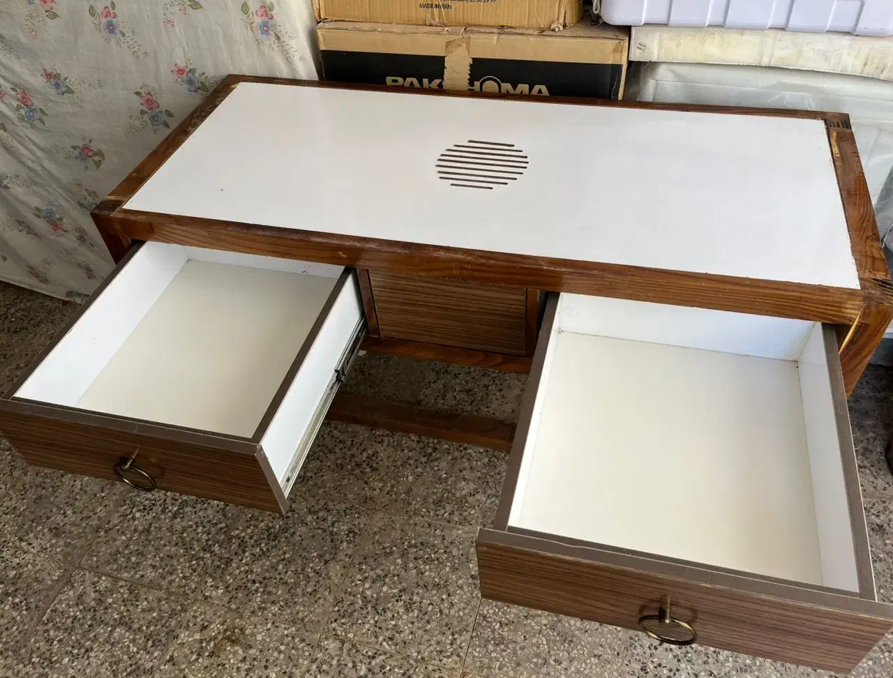 فروش دو عدد میز|میز تحریر و کامپیوتر|اقلید, |دیوار