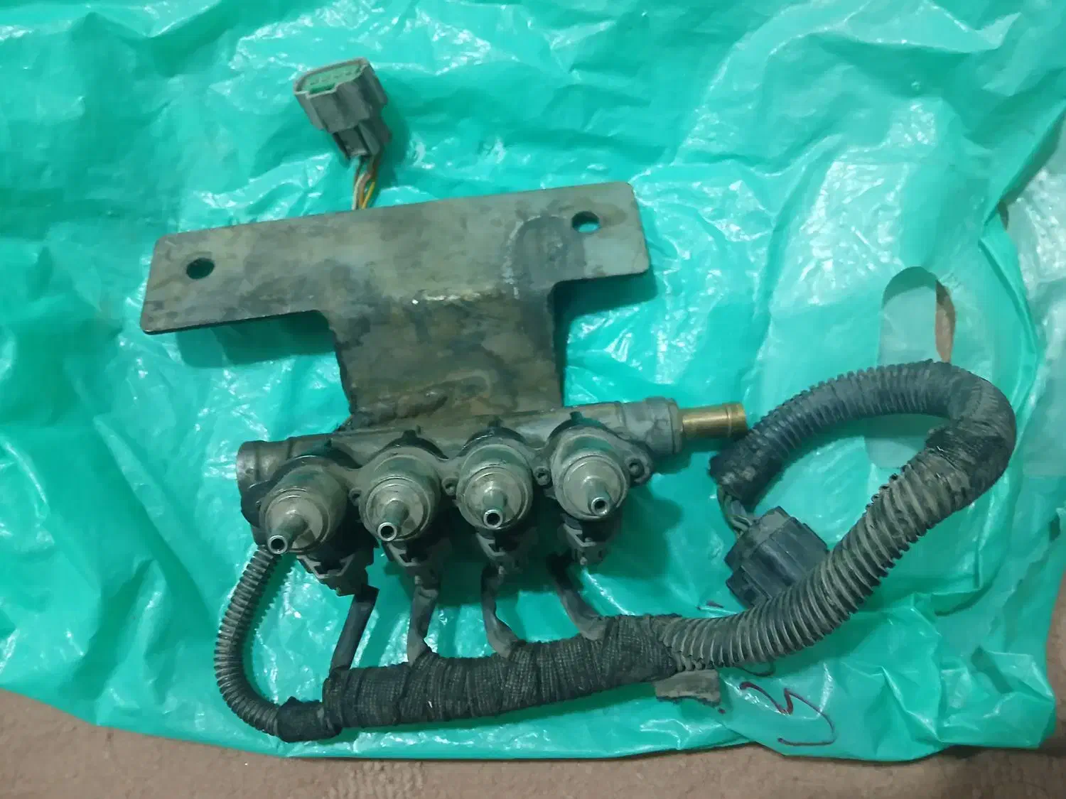 سوزن گاز نیسانی|قطعات یدکی و لوازم جانبی|قم, باغ اشرافی|دیوار