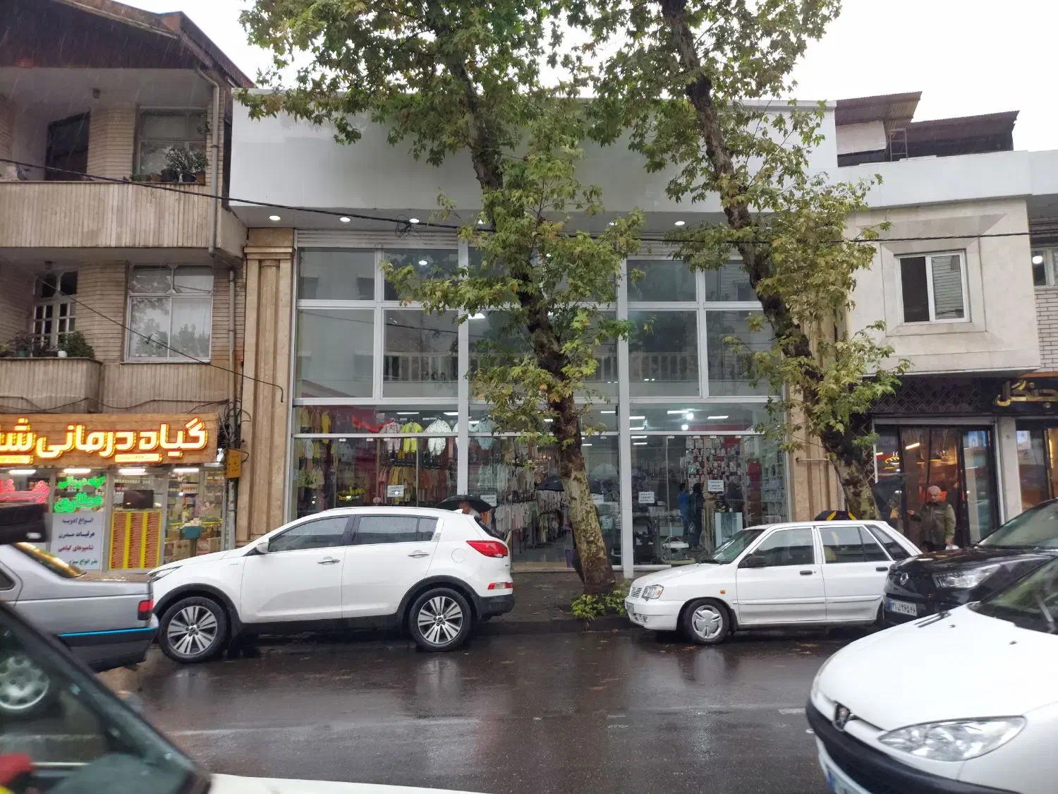 مغازه بزرگ ۴۵۰ متر ، بیستون ، سام ، سردار جنگل|اجارهٔ مغازه و غرفه|رشت, چمارسرا|دیوار