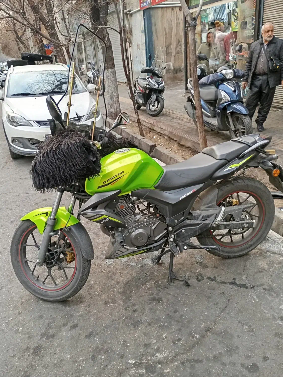 کیو جی ۱۵۰|موتورسیکلت|ری, شهادت|دیوار