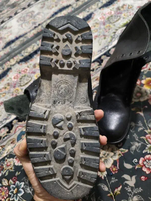 پوتین سربازی|کیف، کفش، کمربند|فردیس, نسترن غربی|دیوار