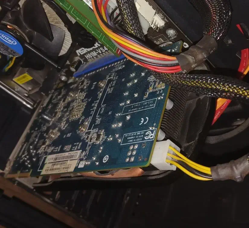 کارت گرافیک Hd 6770 1gig GDDR5|قطعات و لوازم جانبی رایانه|شهریار, شهرک مصطفی خمینی|دیوار