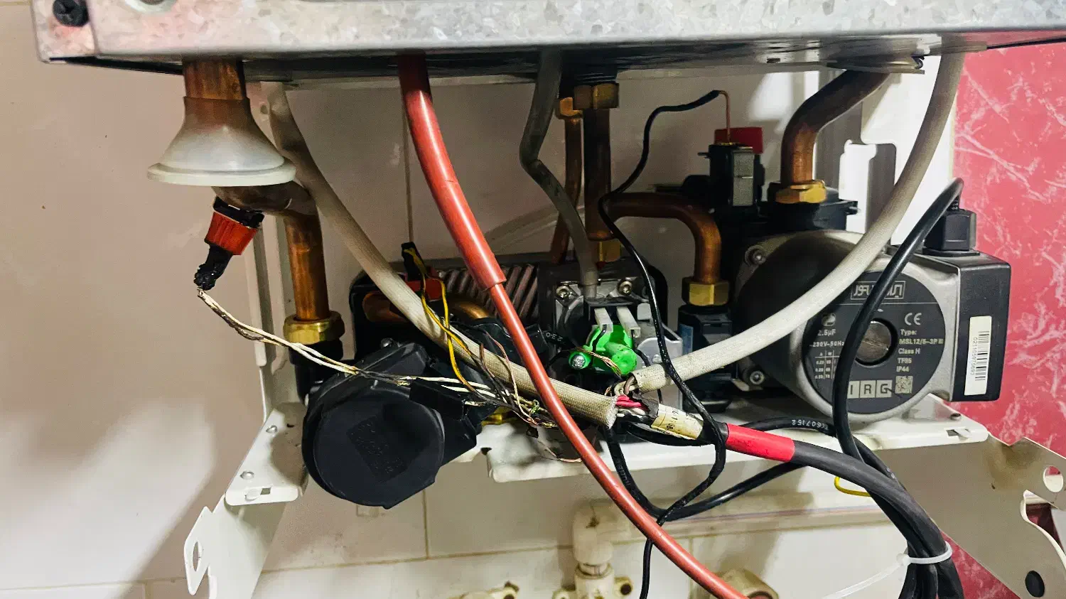 تعمیرات تخصصی پکیج‌ های ایران.بوتان.لورچ|آبگرمکن، پکیج، شوفاژ|مشکین‌دشت, |دیوار