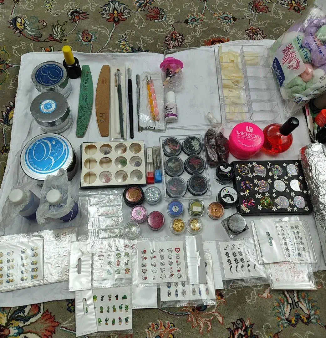 دستگاه یوی|آرایشگاه و سالن‌های زیبایی|اندیشه, اندیشه فاز ۴|دیوار