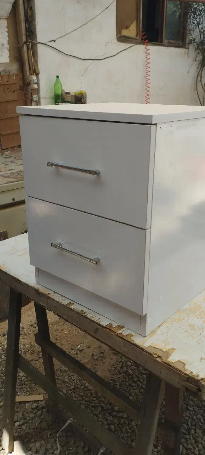 پا تختی دو کشو|تخت و سرویس خواب|رشت, آزادگان|دیوار