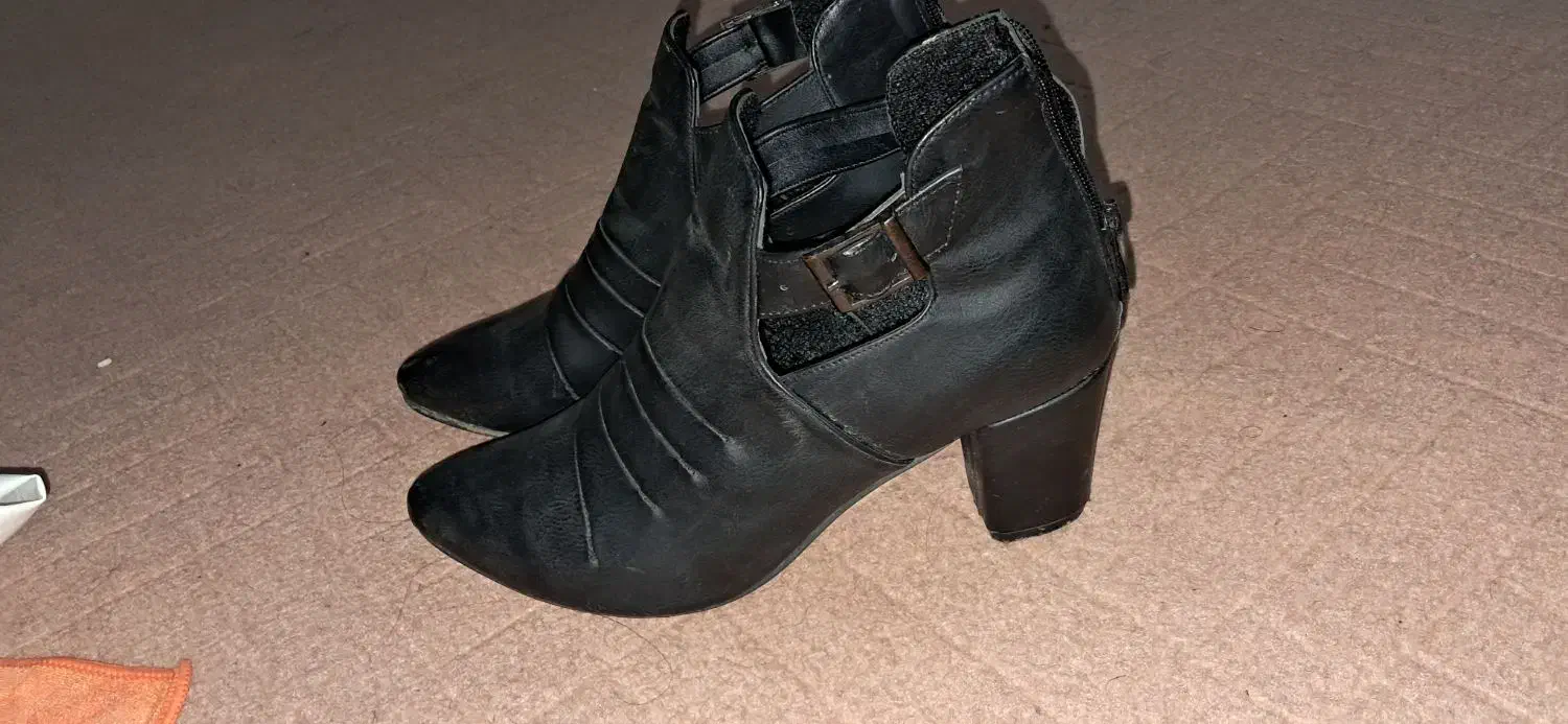 پوتین کفش کیف|کیف، کفش، کمربند|اردبیل, |دیوار