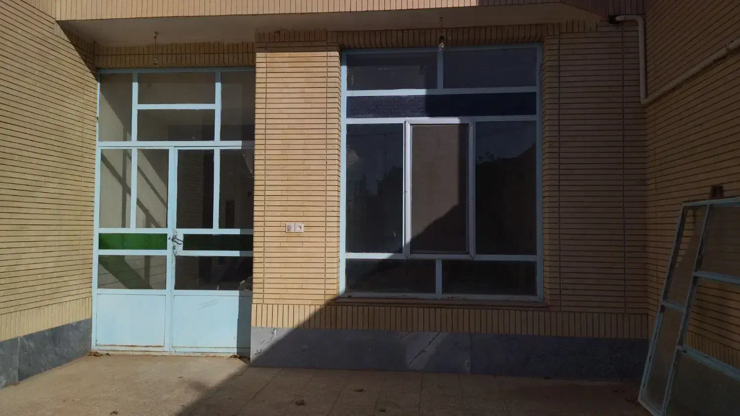 تعدادی در و پنجره فروشی|مصالح و تجهیزات ساختمان|فردوس (خراسان), |دیوار